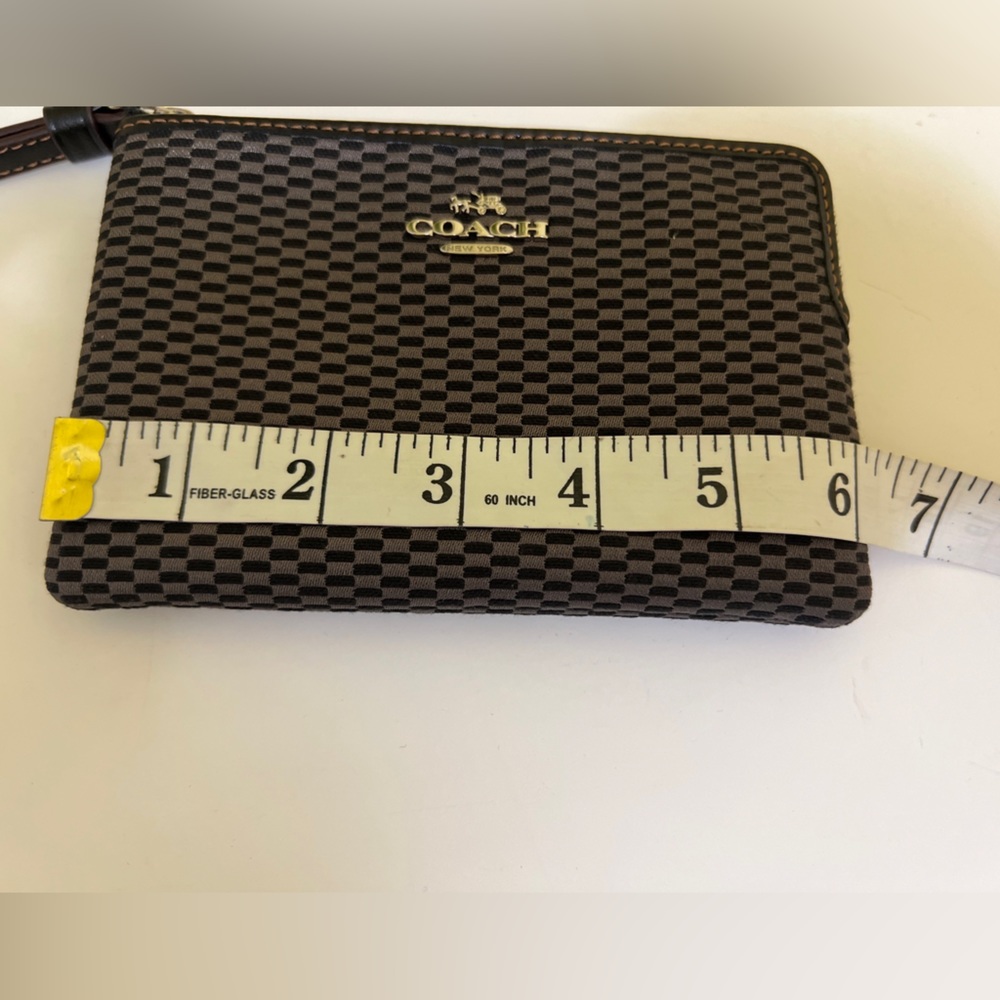 COACH CORNER ZIP WRISTLET WALLET GREY BLACK CHECKERED PATTERN - Picture 9 of 9